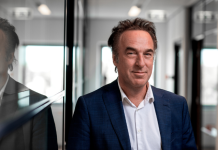 Bestuursvoorzitter Arkin Dick Veluwenkamp, door Mo Barends