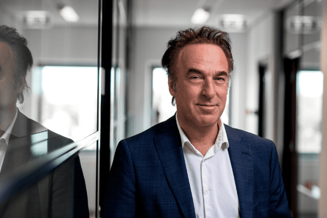 Bestuursvoorzitter Arkin Dick Veluwenkamp, door Mo Barends